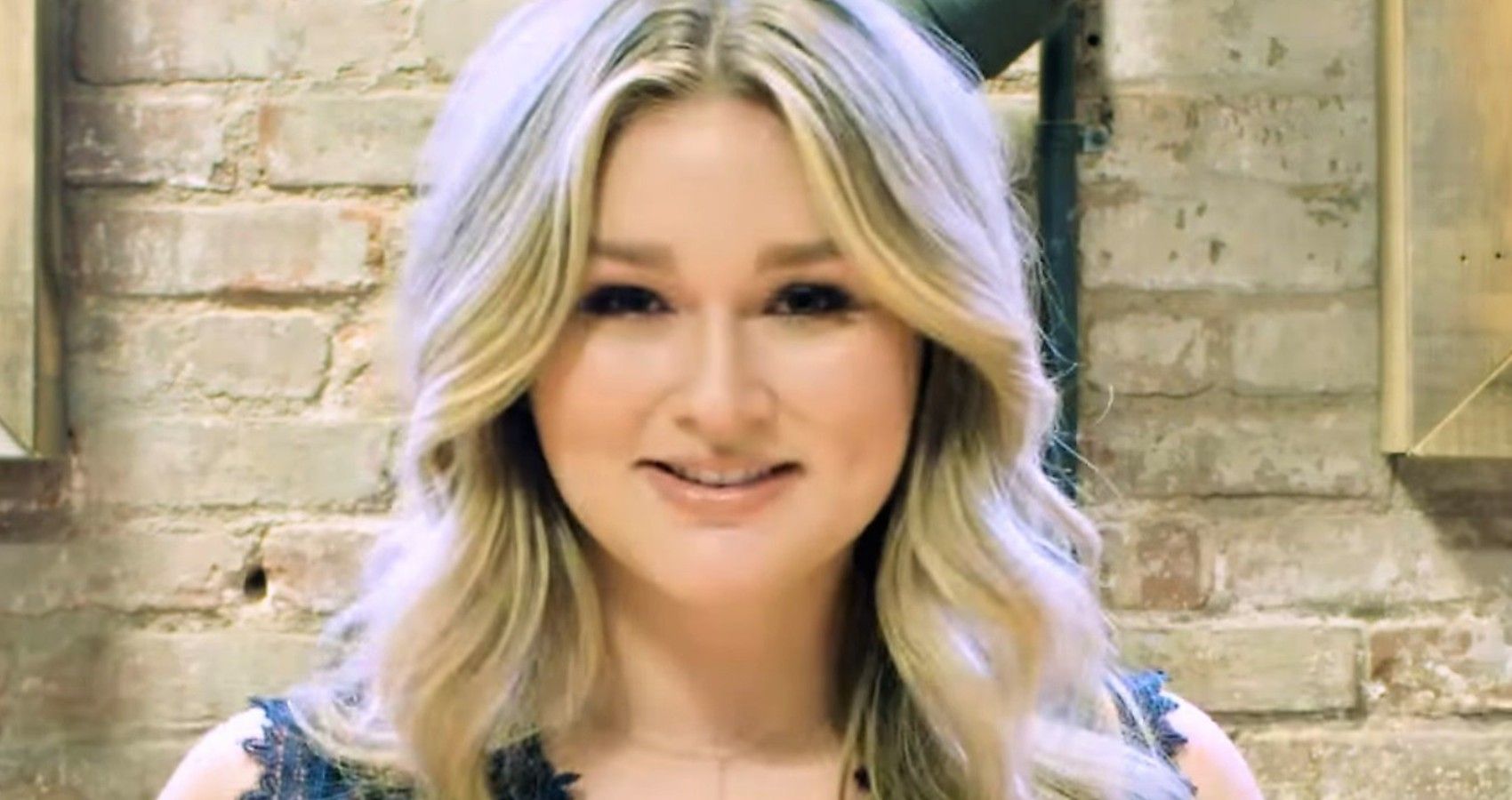 Model Hunter McGrady Talks About Pregnancy &amp; Grieving